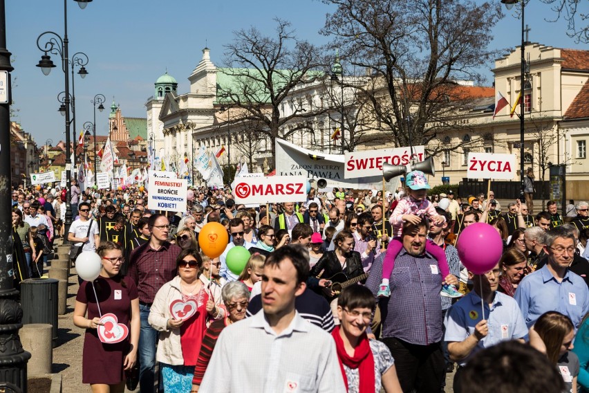 Marsz Świętości Życia przejdzie ulicami Warszawy. Tegoroczne hasło: "Jestem za życiem!" [DATA, GODZINA, TRASA]
