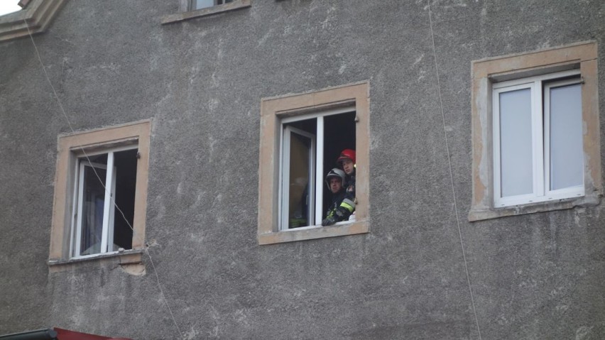 Wybuch w Leśnej. Pomagają strażacy z Wałbrzycha i Lubina. Zawaliła się część kamienicy [NOWE ZDJĘCIA Z AKCJI] 