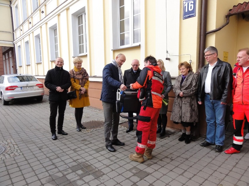 Pruszcz Gdański: Pogotowie zakupiło nowowczesny defibrylator