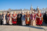 Po raz 13. młodzież tańczyła poloneza na rynku