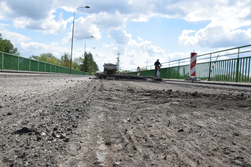 Most w Ostrowie przechodził dotąd doraźne naprawy (ostatni...