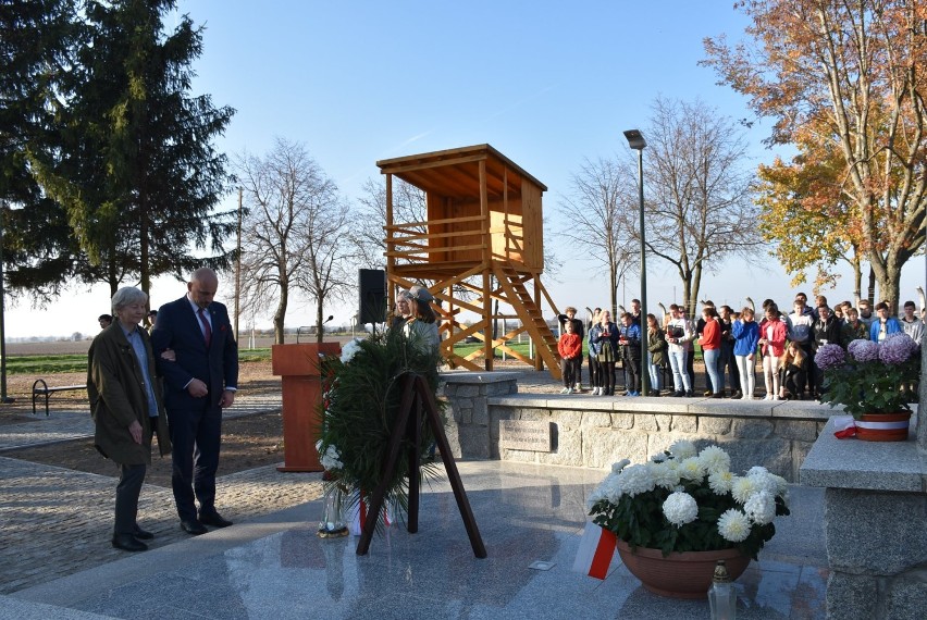 Grodzisk Wielkopolski: Uroczyste otwarcie miejsca pamięci w Młyniewie [ZDJĘCIA]