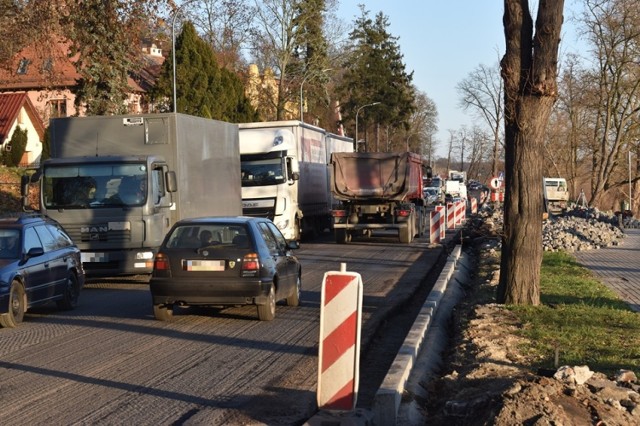 Koniec prac związanych z naprawą jezdni przy Chrobrego sprawi, że miasto nie będzie się już korkować?