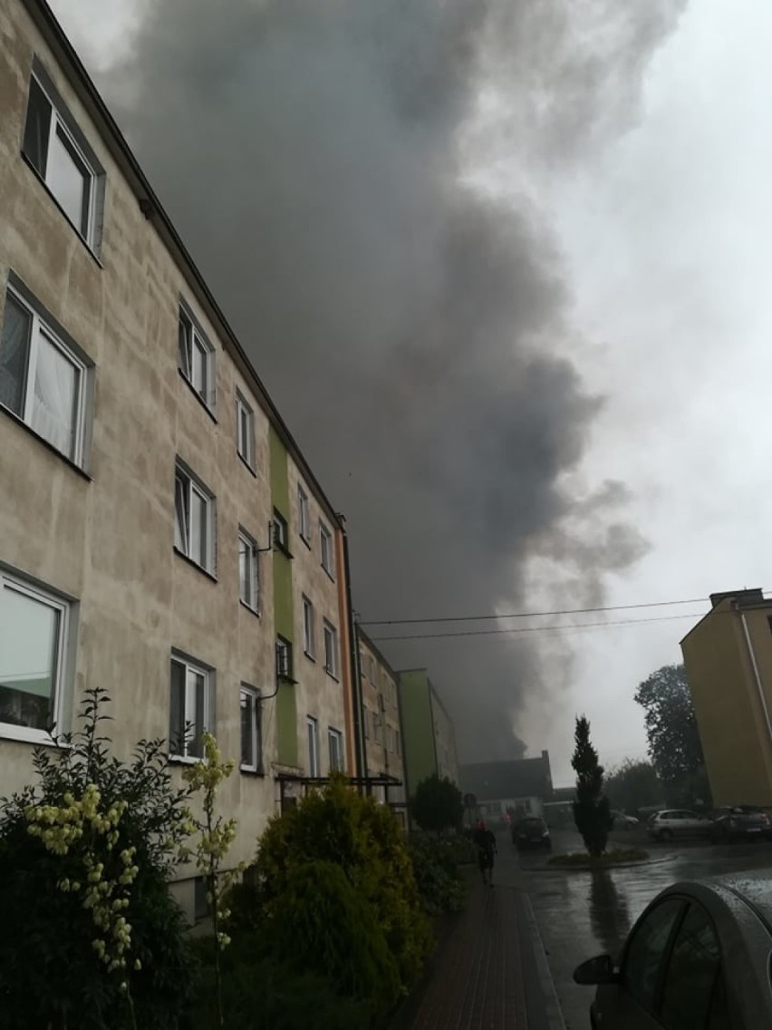Z ostatniej chwili: Pali się budynek na terenie starego PGR-u w gminie Wągrowiec [ZDJĘCIA] 
