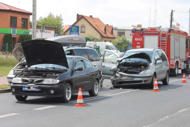 W sobotę, w godzinach porannych na ul. Zdunowskiej w Krotoszynie doszło do zderzenia czterech pojazdów.

WIĘCEJ: Zderzenie 4 pojazdów w Krotoszynie