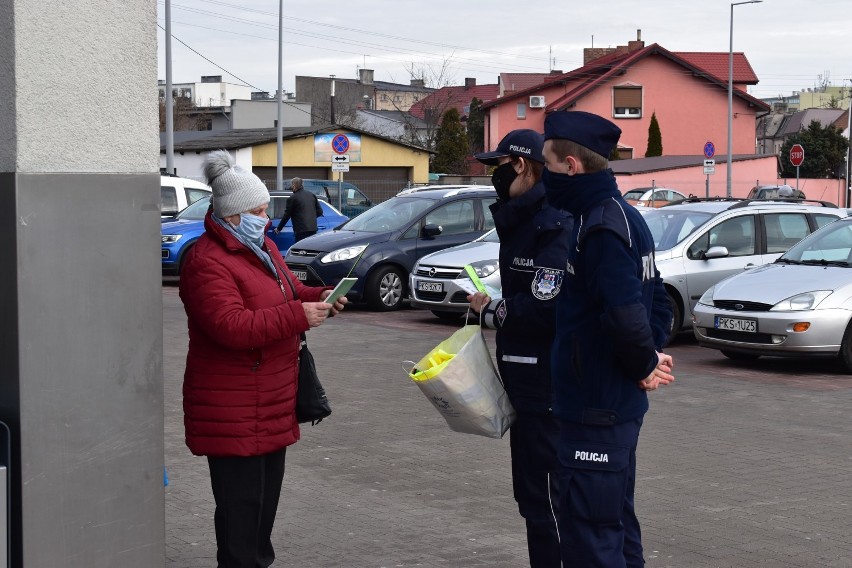 Kościan. Policyjna akcja dla seniorów w Dzień Babci i Dzień Dziadka [ZDJĘCIA]