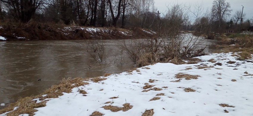 Wzbierają wody Wisłoka. Jest ostrzeżenie hydrologiczne i meteorologiczne