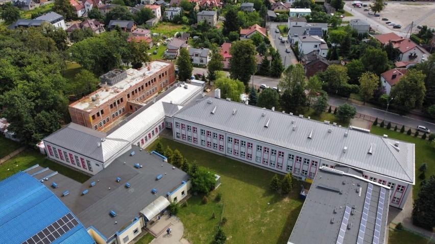Nowe skrzydło szkoły przy ul. Kościuszki w Koluszkach już stoi