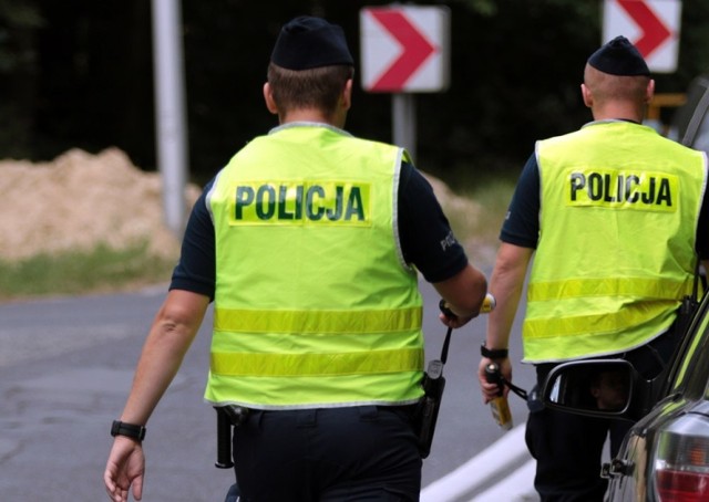 Policjanci szukają zwyrodnialca, który zaatakował 8-letnią dziewczynkę.