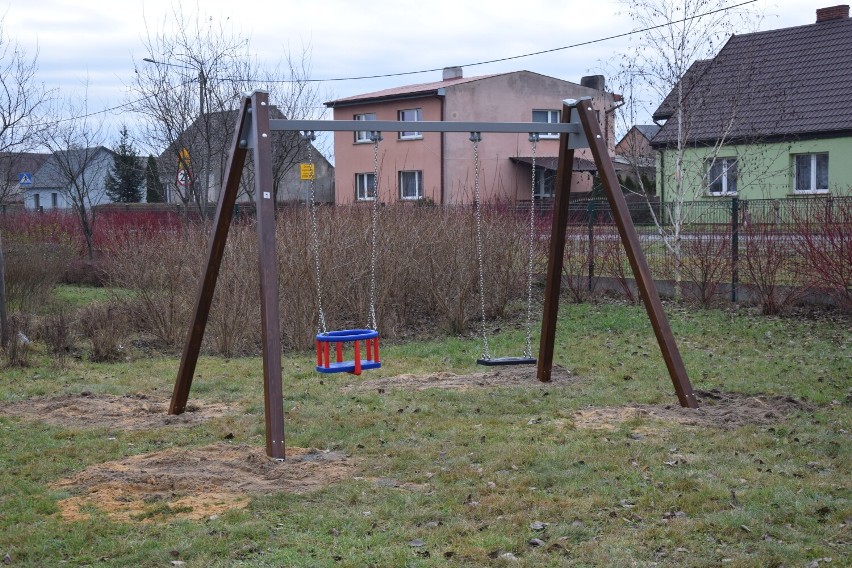 Najmłodsi z Sulmierzyc mają kolejne “wypasione” miejsce do zabaw [FOTO] 