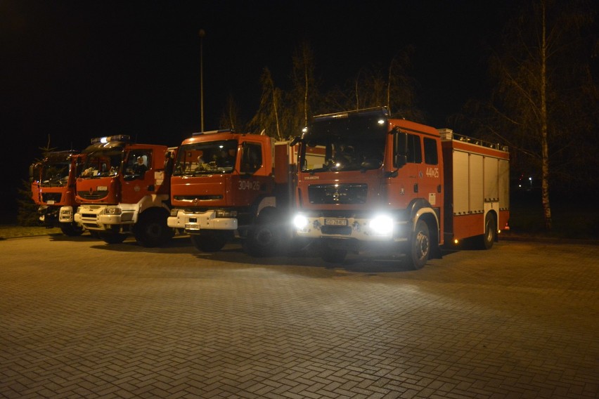 Strażacy z Tczewa pojechali pomóc gasić pożar Biebrzańskiego Parku Narodowego