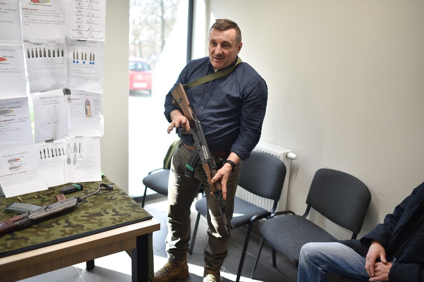 Szkolenie z obsługi broni w Lesznie cieszyło się dużym zainteresowaniem ZDJĘCIA