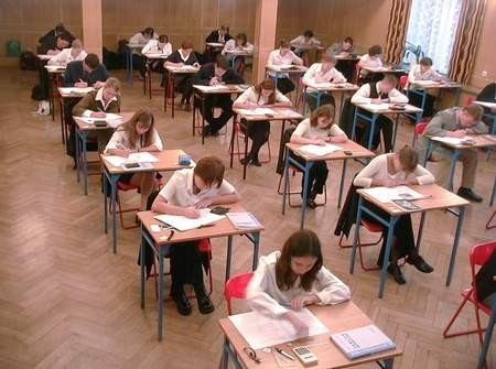 Maturzyści podczas próbnego egzaminu nie zdawali sobie sprawy, że ich matura będzie w tym roku wzbudzać tyle kontrowersji.