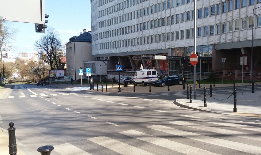 Patrole policji, puste ulice i kolejki pod sklepami. Tak wyglądał weekend w Lublinie