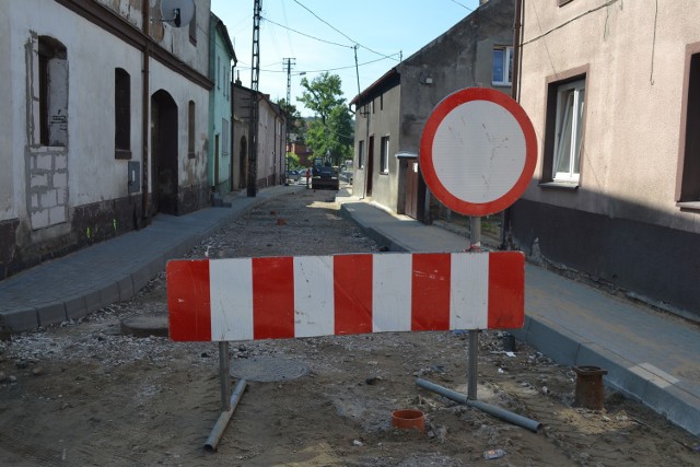 Ulica Łokietka w Koronowie zamknięta została 25 kwietnia. Wykonawca może zakończyć roboty we wrześniu. Odda do użytku w lipcu.