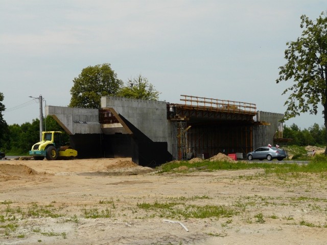 Wiadukt nad ulicą  Krasickiego. "Pomnik"  miejskiej obwodnicy?