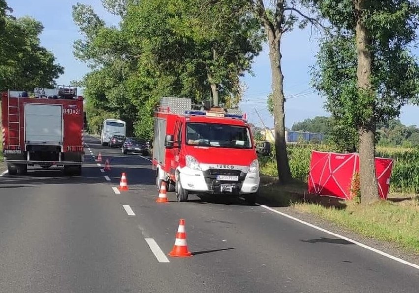 Śmiertelny wypadek na drodze Rozprza - Niechcice. Autobus...