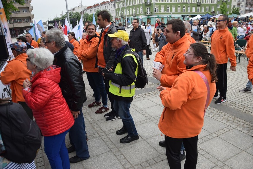 Dzień Godności na placu Biegańskiego w Częstochowie. Kilkaset osób bawiło się w centrum miasta