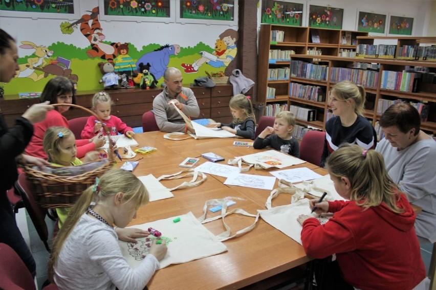 W bibliotece prowadzone sa warsztaty, spotkania, a także...