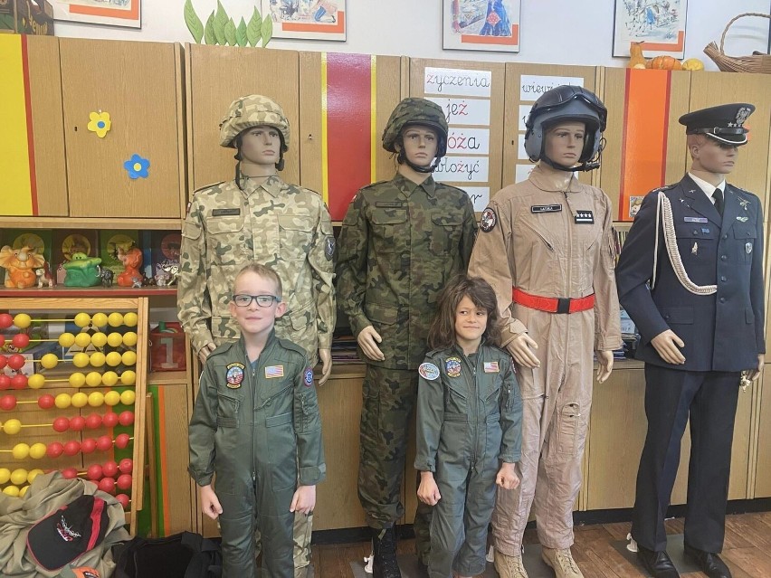 Wyjątkowy Dzień Dziecka w Szkole Podstawowej numer 12 w Starachowicach. Odwiedził ich... pilot. Zobacz zdjęcia