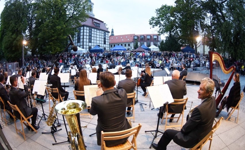 Filharmonia Zielonogórska dała czadu! Hitami rozpoczęła...