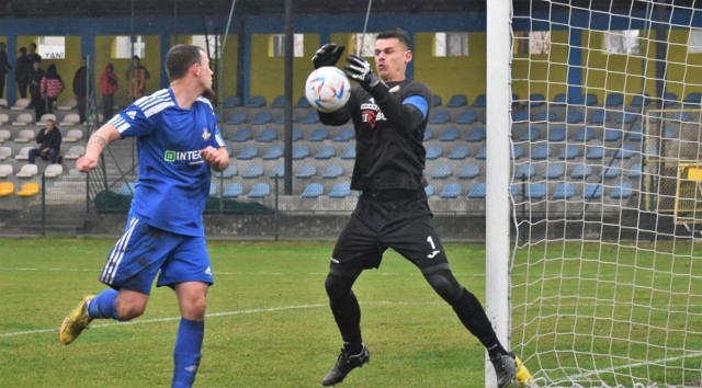 V liga piłkarska, grupa zachodnia: MKS Trzebinia - Spójnia Osiek Zimnodół-Zawada 2:2. Tomasz Wróbel kilka razy ratował trzebinian od straty gola.