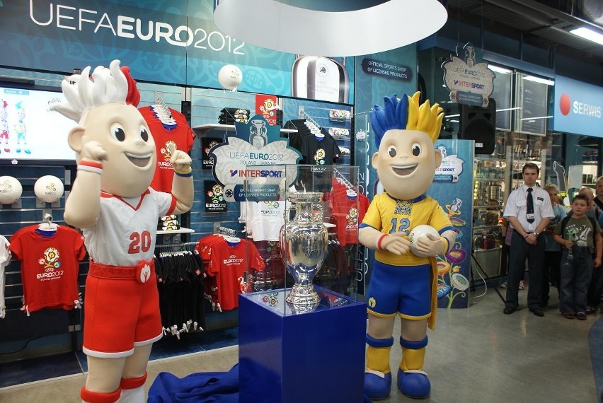 Puchar, moda i maskotki Euro 2012 w Starym Browarze [ZDJĘCIA]