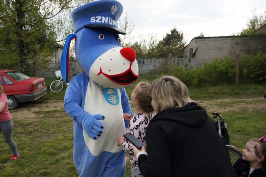 Festyn w Rębielicach. Policyjny Sznupek też tam był! [ZDJĘCIA]