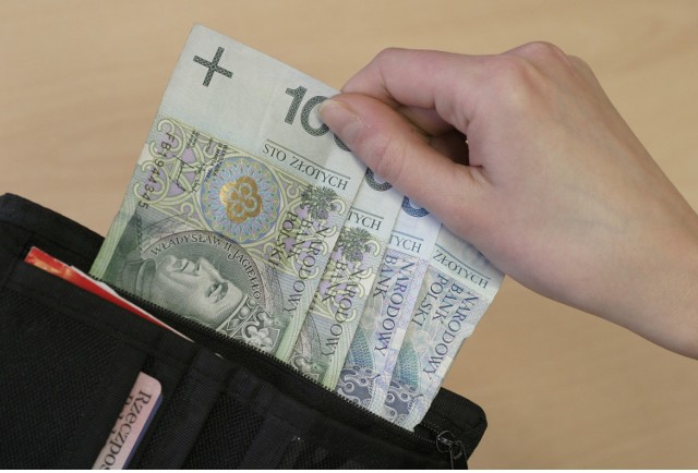 Z relacji zgłaszającego wynikało, że w portfelu było prawie 500 euro i 750 złotych