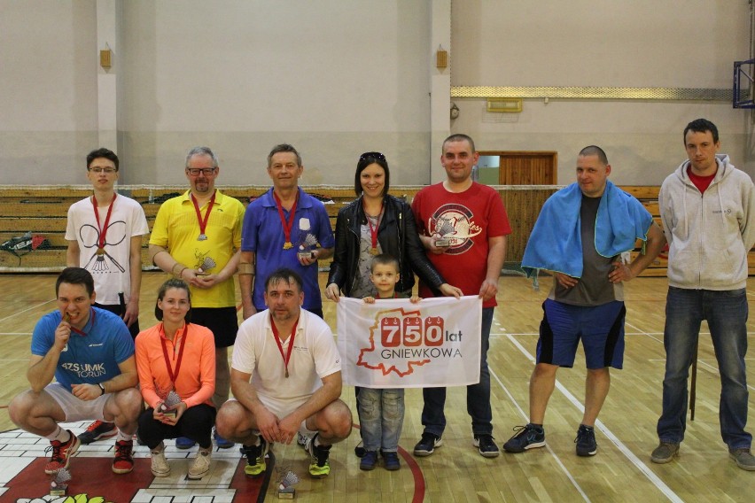 Urbańscy zwycięzcami Indywidualnych Mistrzostw Gniewkowa w badmintonie 