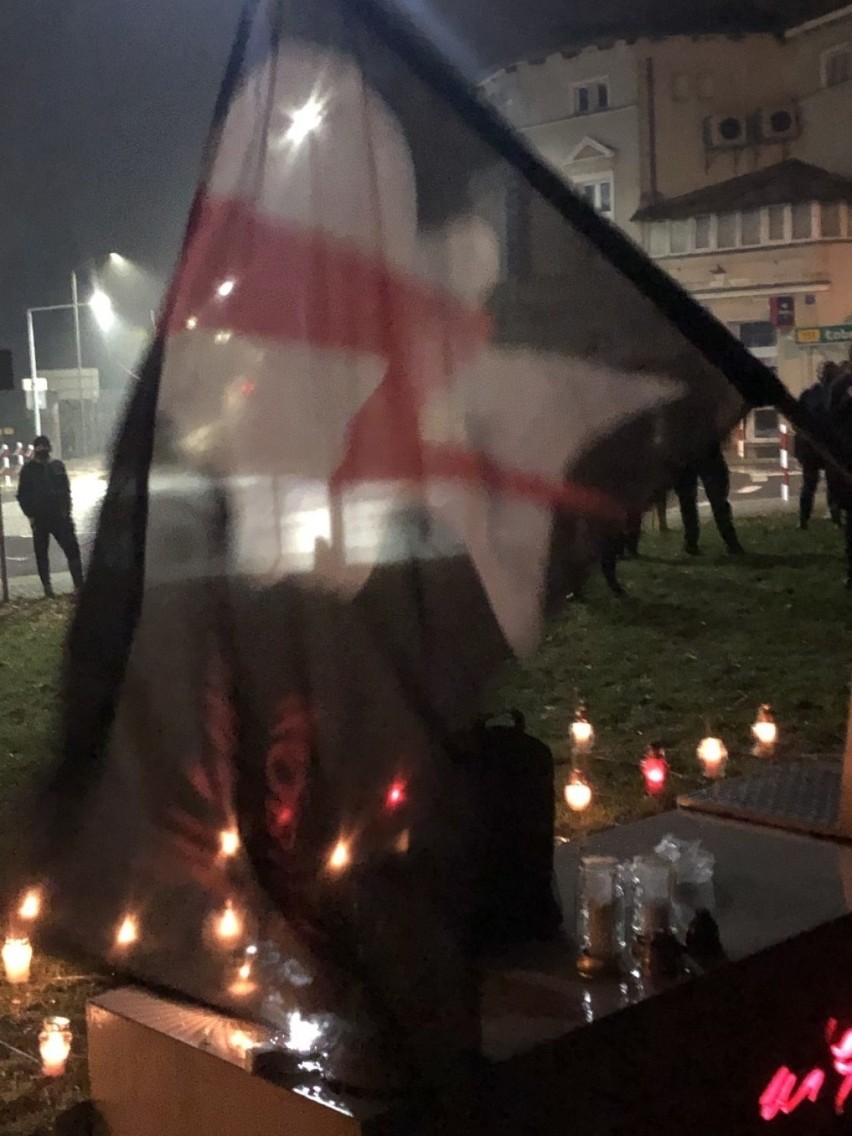 Strajk Kobiet Ińsko. Wieczorny przemarsz mieszkańców. Głównym organizatorem jest mężczyzna! ZDJĘCIA, WIDEO