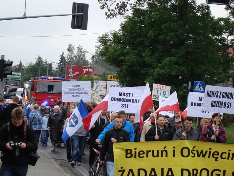 Oświęcim: manifestacja na 'krajówce'. Żądają budowy trasy ekspresowej S1