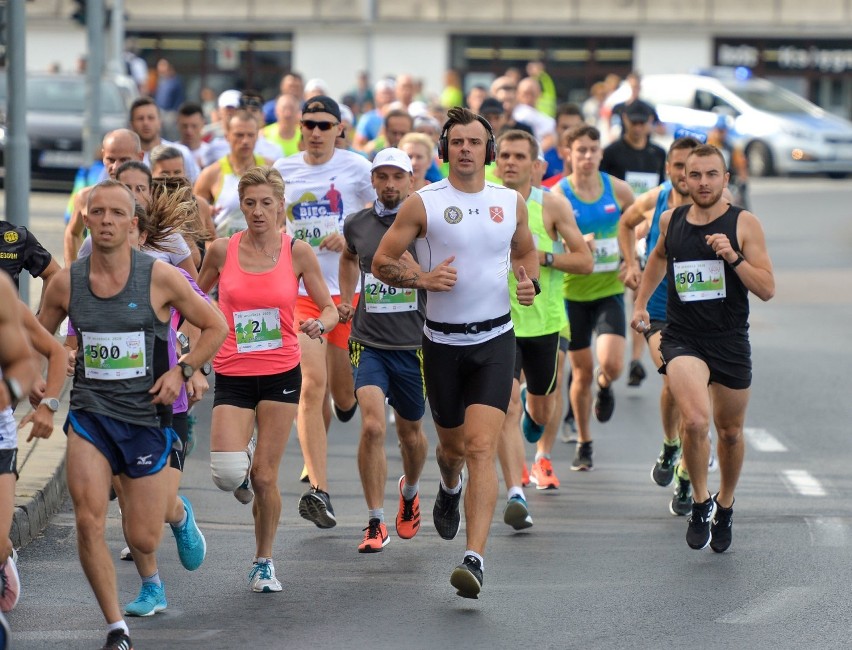 Przemyska Dycha 2020. 500 zawodników z całego Podkarpacie przebiegło 10 km ulicami Przemyśla [ZDJĘCIA, WIDEO]