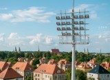 Remont Stadionu Polonii wszedł w ważny etap. Zamontowano maszty oświetleniowe. Zobacz postępy prac w obiektywie Macieja Zycha