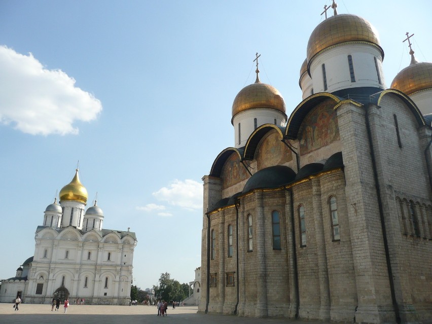 Katedry na Kremlu. W jednej z nich pochowano Iwana Groźnego...