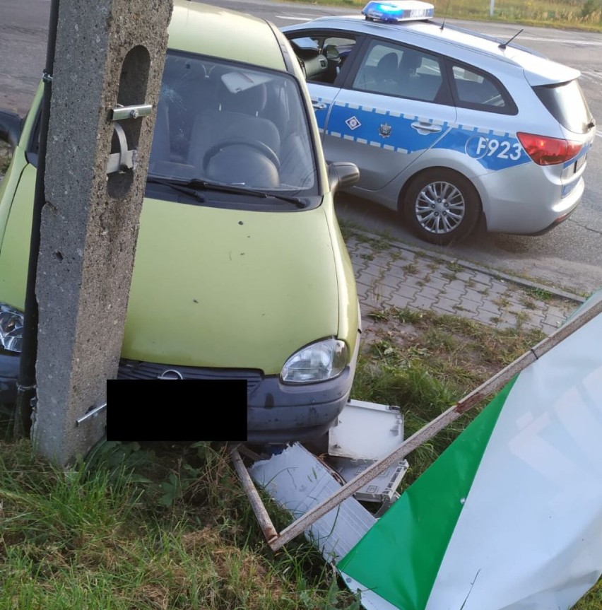 Pijany kierowca uderzył w słup w Bełchatowie i uciekł. Nie miał prawa jazdy...