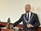Ślubowanie radnych Radlina i nowego burmistrza. Agata Strójwąs nową szefową lokalnego samorządu. Były kwiaty i figura św. Barbary ZDJĘCIA