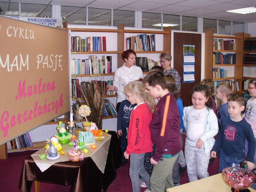 Mieszkańcy Dobrzycy mogli podziwiać prace Marleny Gorzelańczyk w gminnej bibliotece