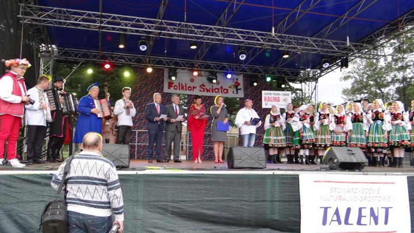 Folklor Świata 2018. Wspólne śpiewanie piosenki "Dwa...