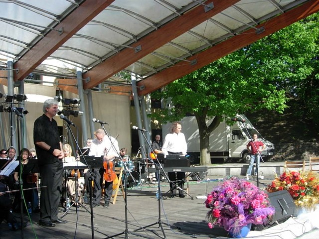 W Toruniu jak i na koncertach w Ciechocinku z podopiecznymi Fundacji Pro Omnibus występowała orkiestra Marka Czekały. Fot. Magda Wróbel