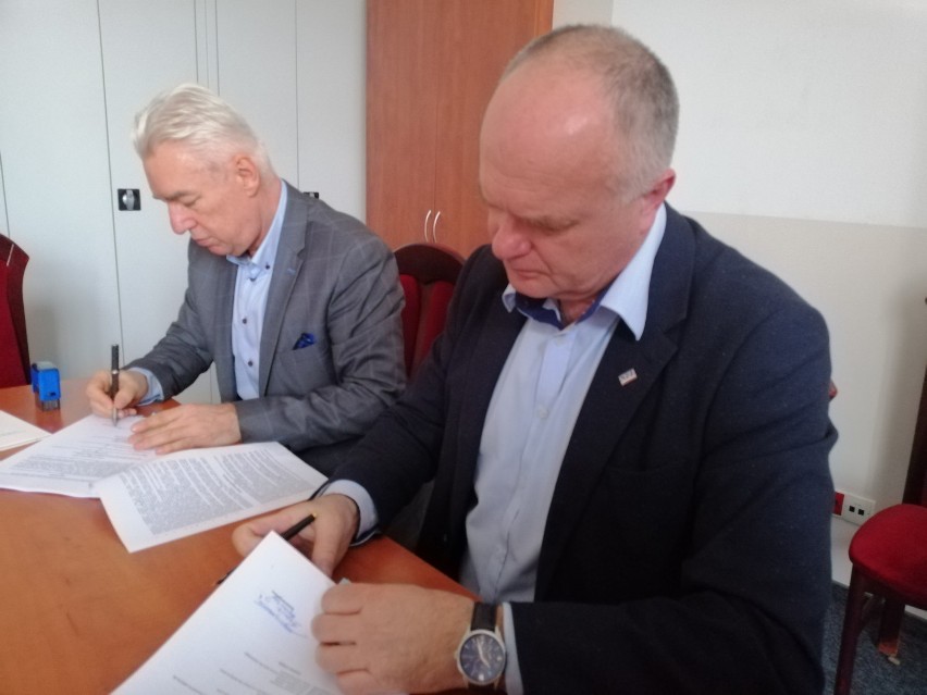29 marca dyrektor Wojewódzkiej Stacji Ratownictwa Medycznego w Łodzi Bogusław Tyka podpisał w imieniu operatorów karetek umowę z dyrektorem łódzkiego oddziału NFZ Arturem Olsińskim