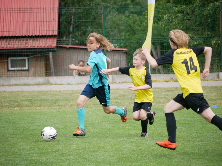 Turniej piłkarski w Skokach. Dzieci i młodzież opanowały stadion