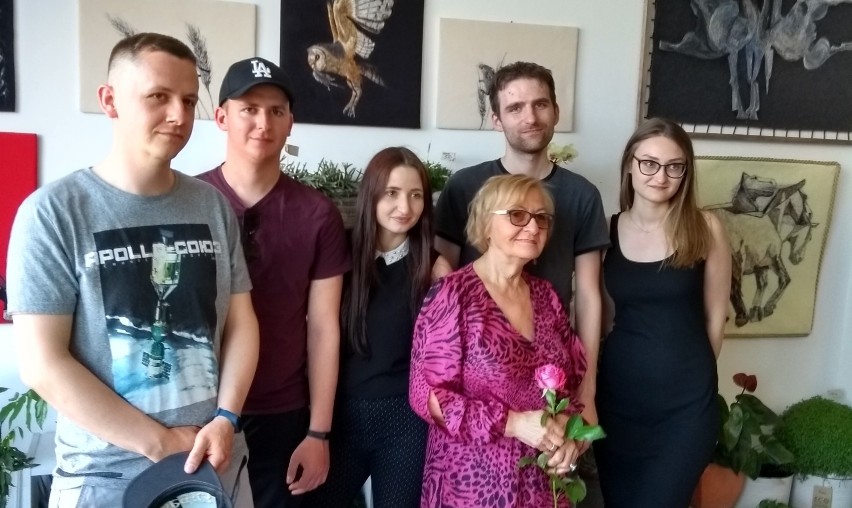  Niezwykła aranżacja kwiaciarni w Baninie - wystawa „Igłowanki” Lucyny Kryńskiej