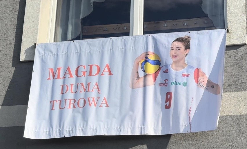 Brąz smakuje jak złoto! Magdalena Stysiak fetowała sukces reprezentacji Polski w rodzinnym Turowie k. Wielunia. Zobaczcie ZDJĘCIA, WIDEO