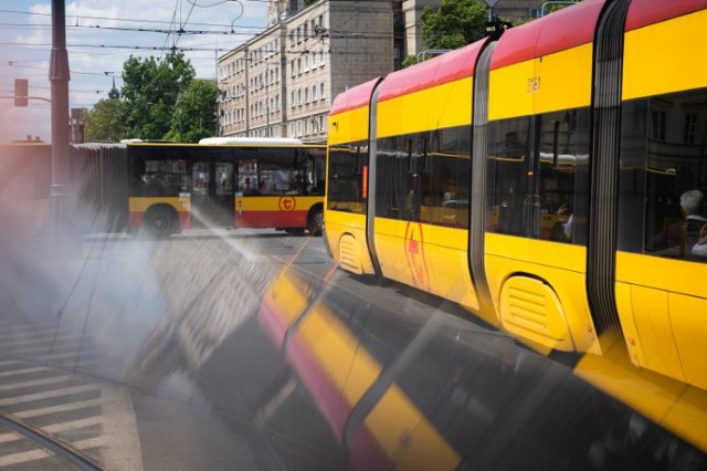 Weekendowe zgromadzenia i przemarsze. Zmiany w ruchu i komunikacji miejskiej