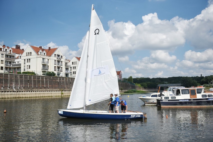 Regaty na Warcie. Rzeczny Match Racing. Żaglówki w centrum...