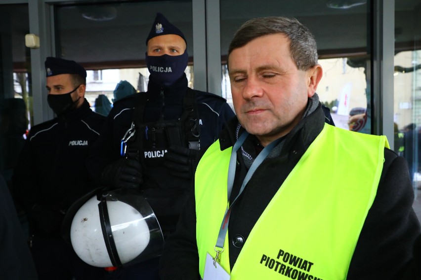 Protest rolników przed Prokuraturą w Piotrkowie