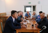 Radni udzielili absolutorium wójtowi Sieroszewic i pożegnali, odchodzącą na emeryturę, skarbnik gminy