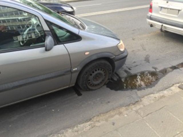 Pijany kierowca spowodował kolizję na ulicy Częstochowskiej w Kaliszu