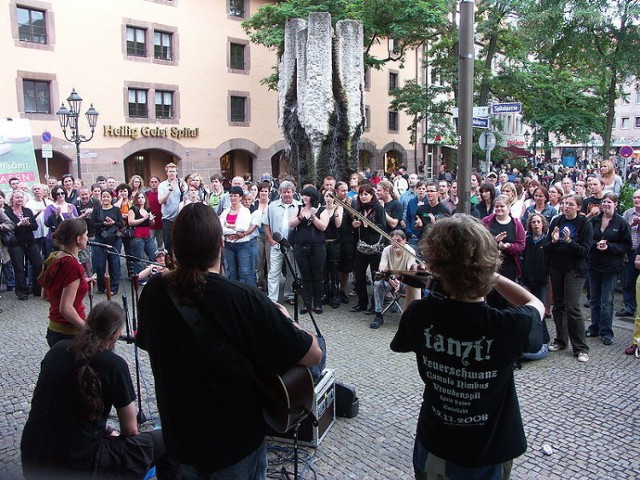 Grupa Ignis Fatuu podczas koncertu na ulicach Norymbergi